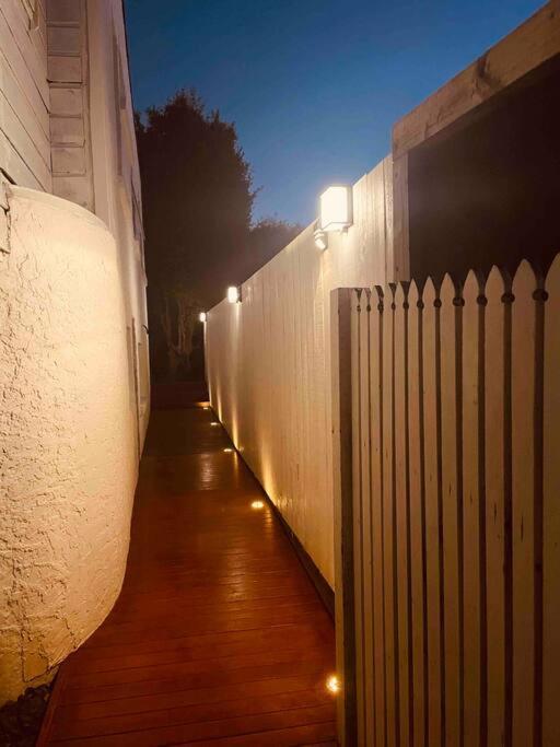 Delightful Little House & Chateau Charme Suite Auckland Exterior photo