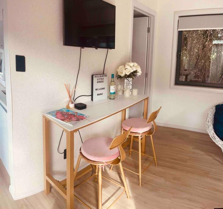 Delightful Little House & Chateau Charme Suite Auckland Exterior photo